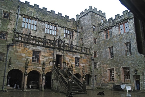 6 Creepy Places in the UK to stay for Halloween