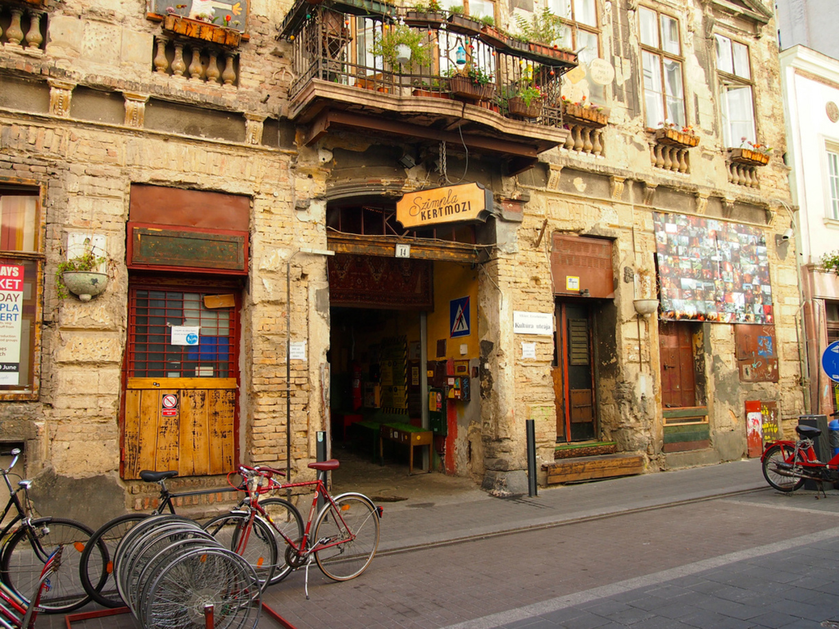 Exploring the Jewish Quarter of Budapest