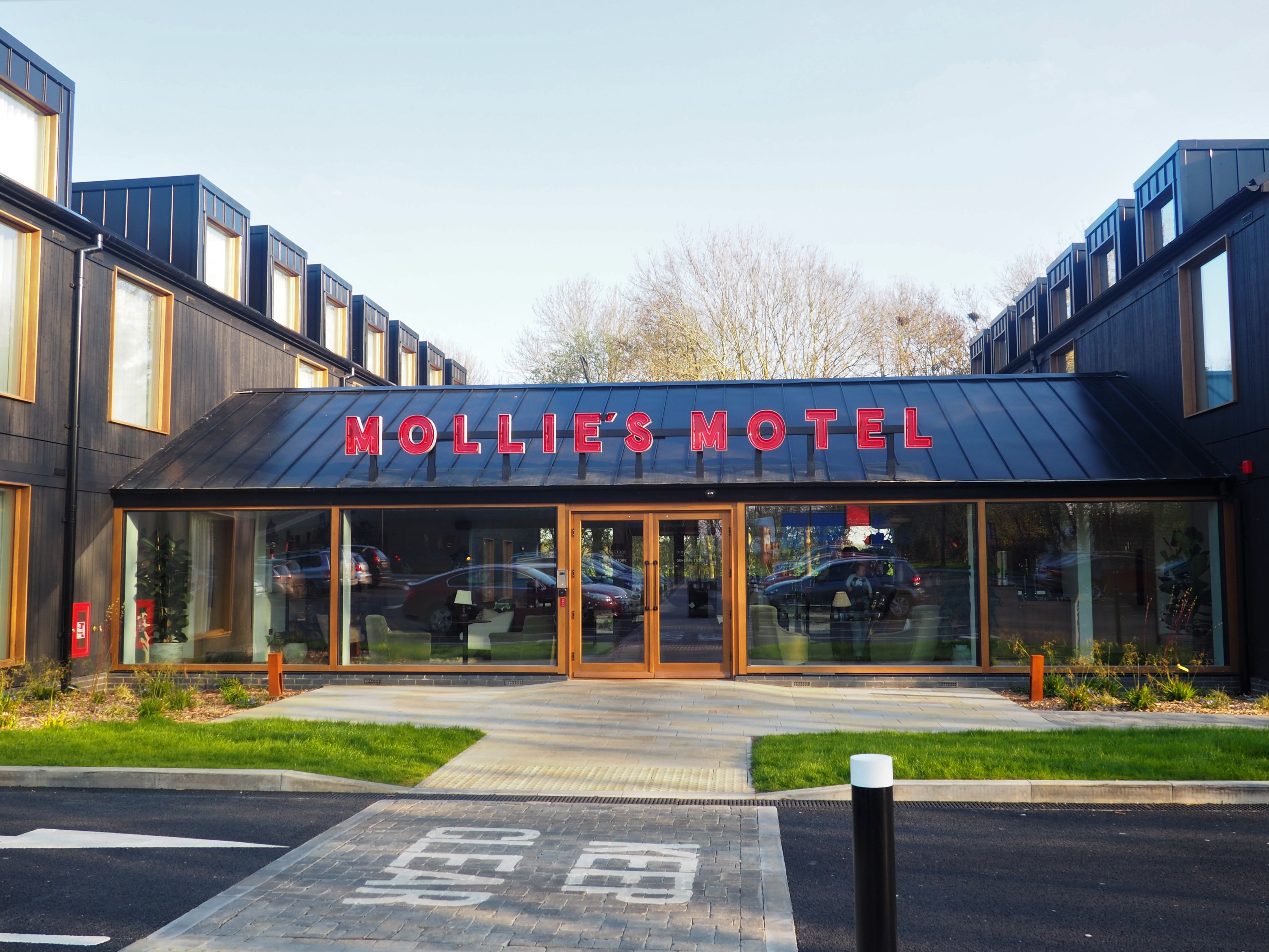 a night at Mollie's Motel and Diner